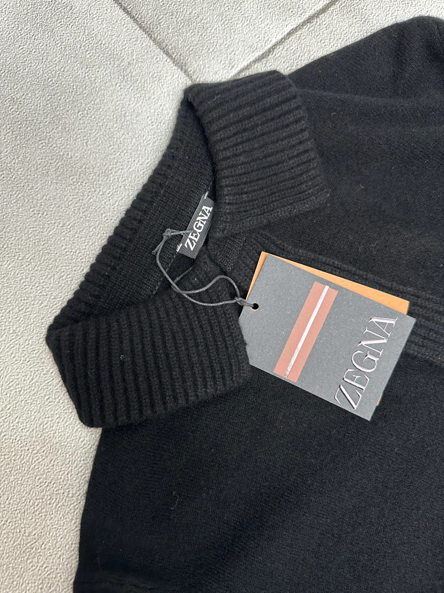 ZEGNA Yellow Classic ， 。 ， ， 。 ， 。 Authentic， 。 ， Versatile。 Size：S M L XL